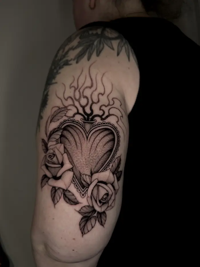 Sacred heart with roses on the upper arm